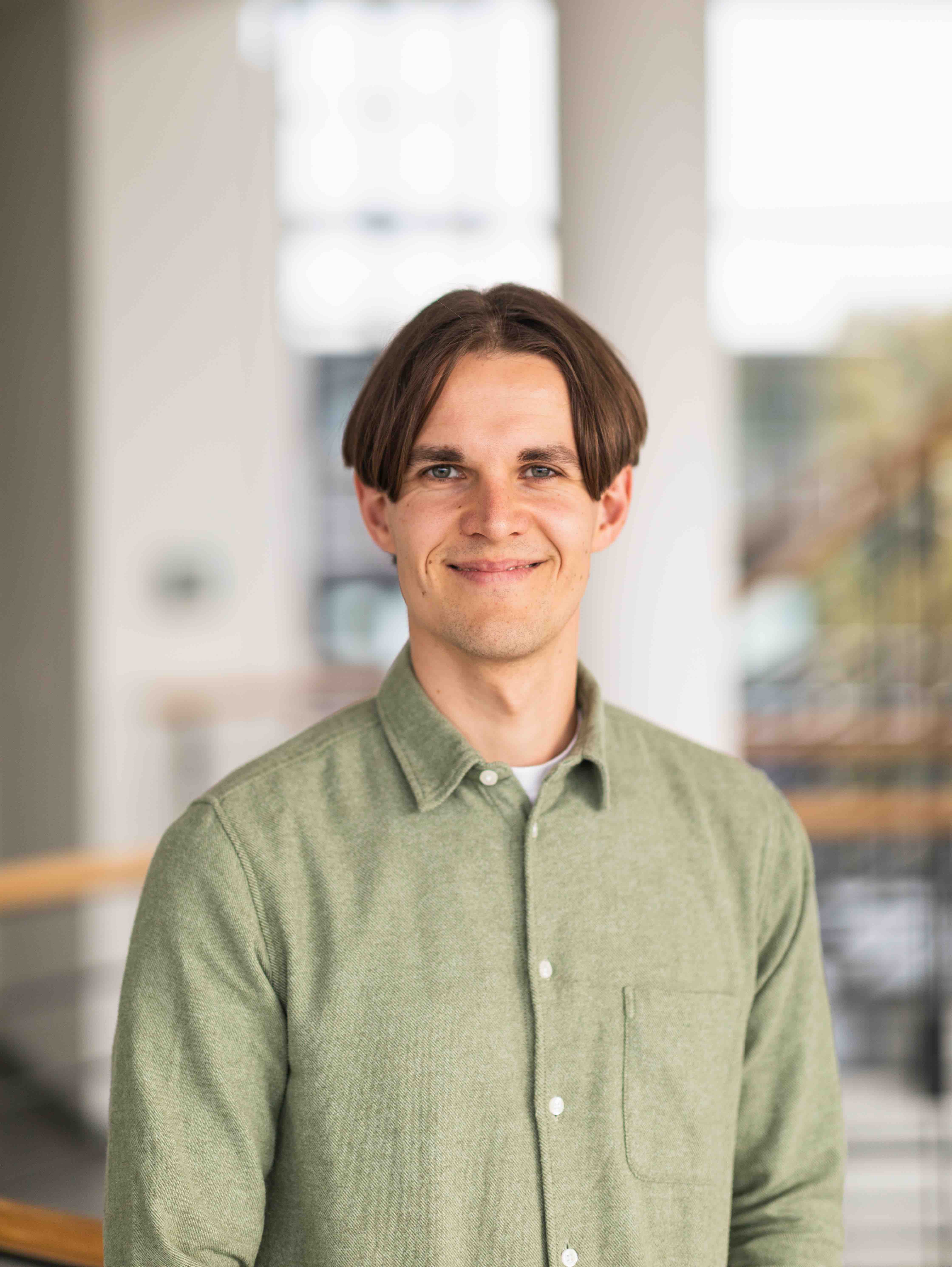 A portrait photo of Lennart Wittkuhn.